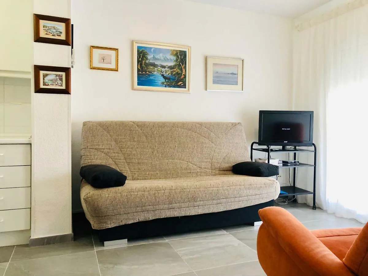 ROC MAR 6 1B - Apartamento cerca del centro y de la playa - terraza con pequeñas vistas al puerto Rosas 0*,  España
